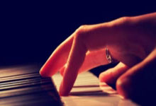 曼城續約後場萬金油阿克至2027！.